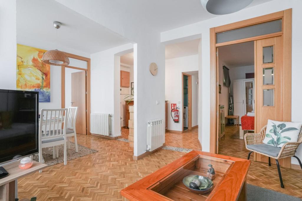 Bright & Cozy 2bd - Opera Area * Madryt