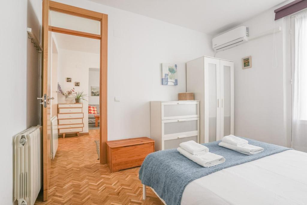 Bright & Cozy 2bd - Opera Area * Madryt